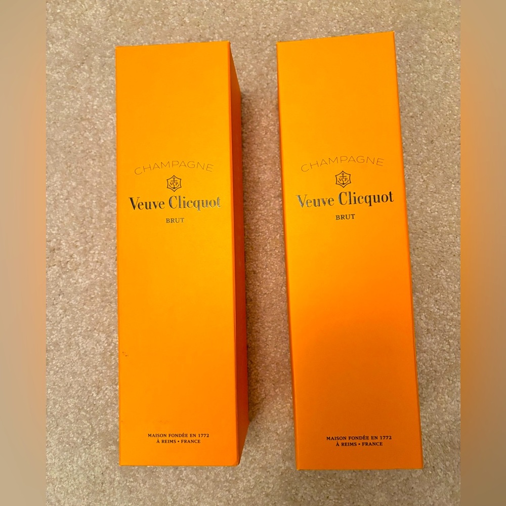 🌹(2) Veuve Clicquot Champagne Boxes